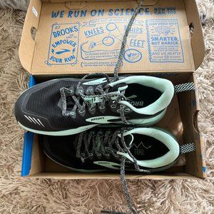Brooks Cascadia 16 trail running shoe size 8 new in box teal and black